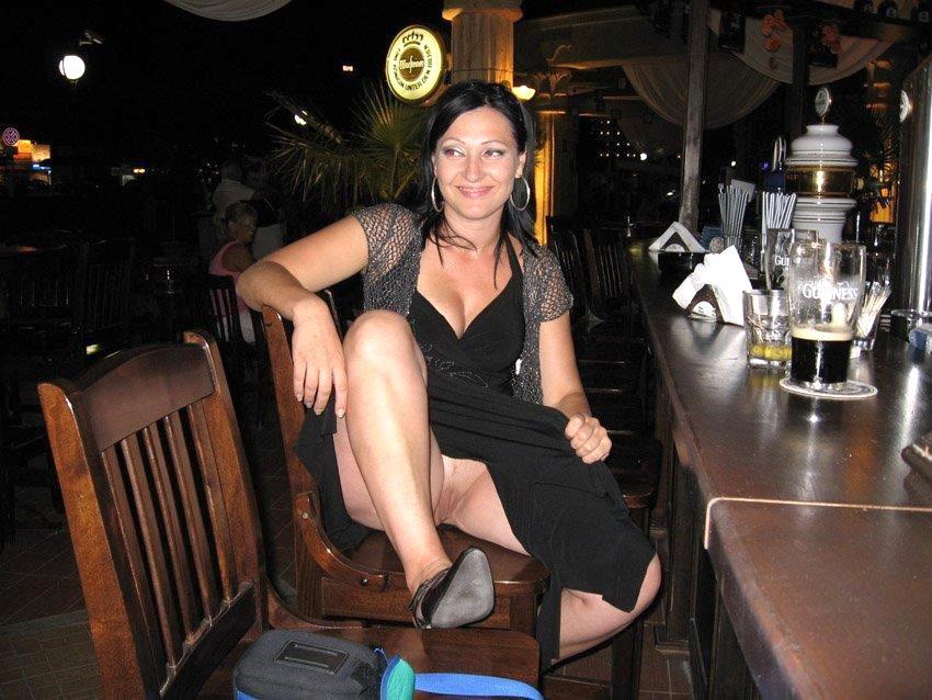 Amateur Upskirt Bar - Drunk mom upskirt amateur photos porn pictures - BeemTube.com
