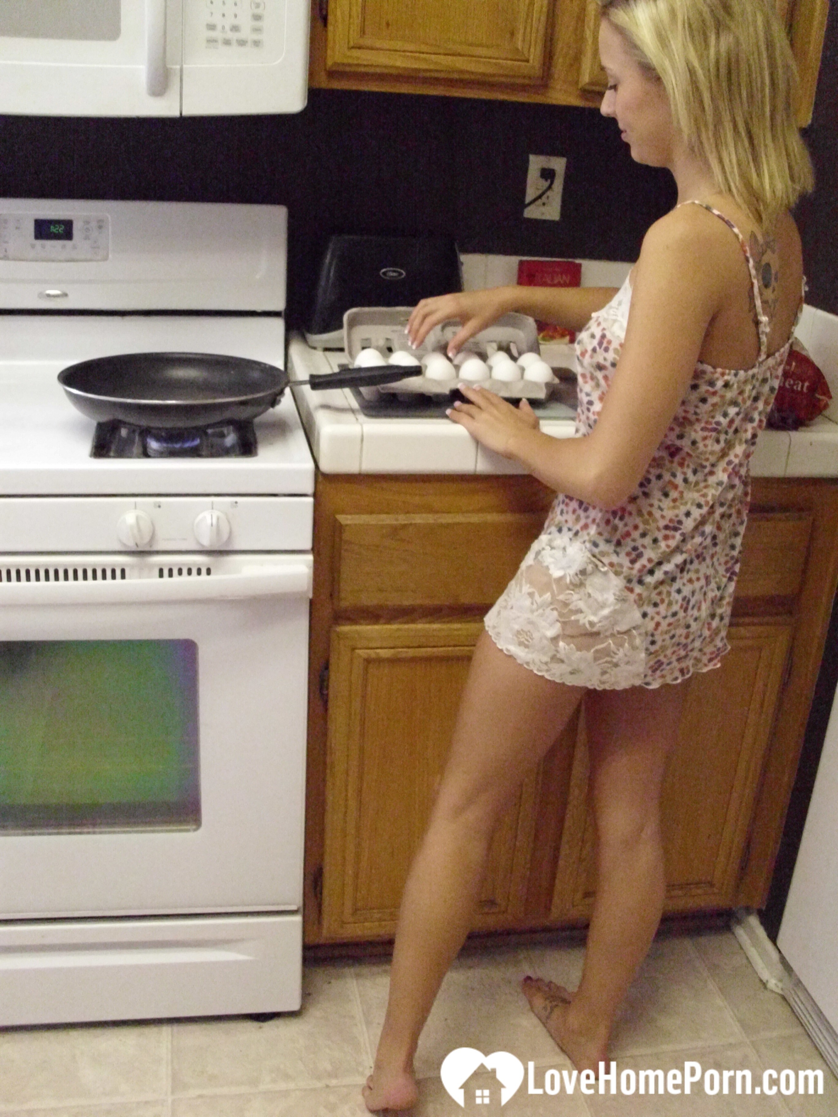 My wife really enjoys cooking while naked porn pictures